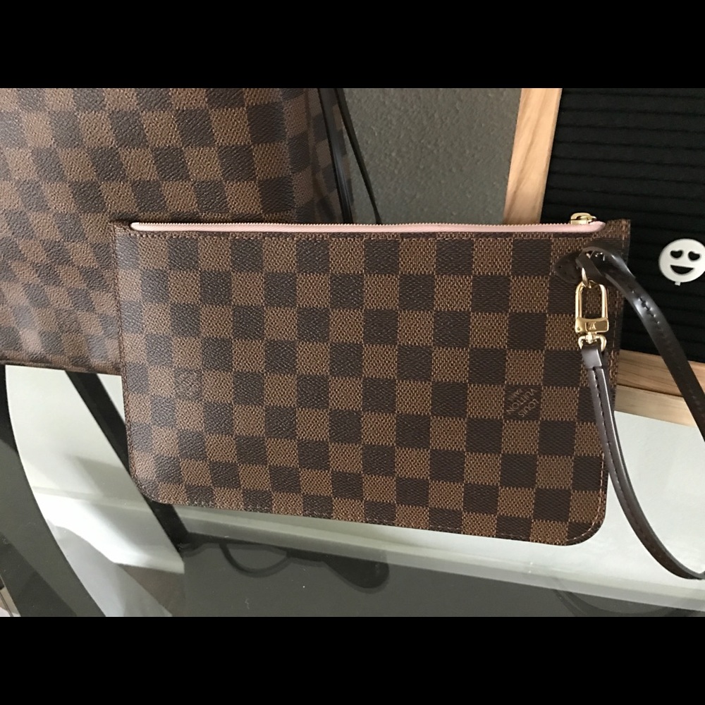 SOLD. Authentic Louis Vuitton Neverfull MM Pouch